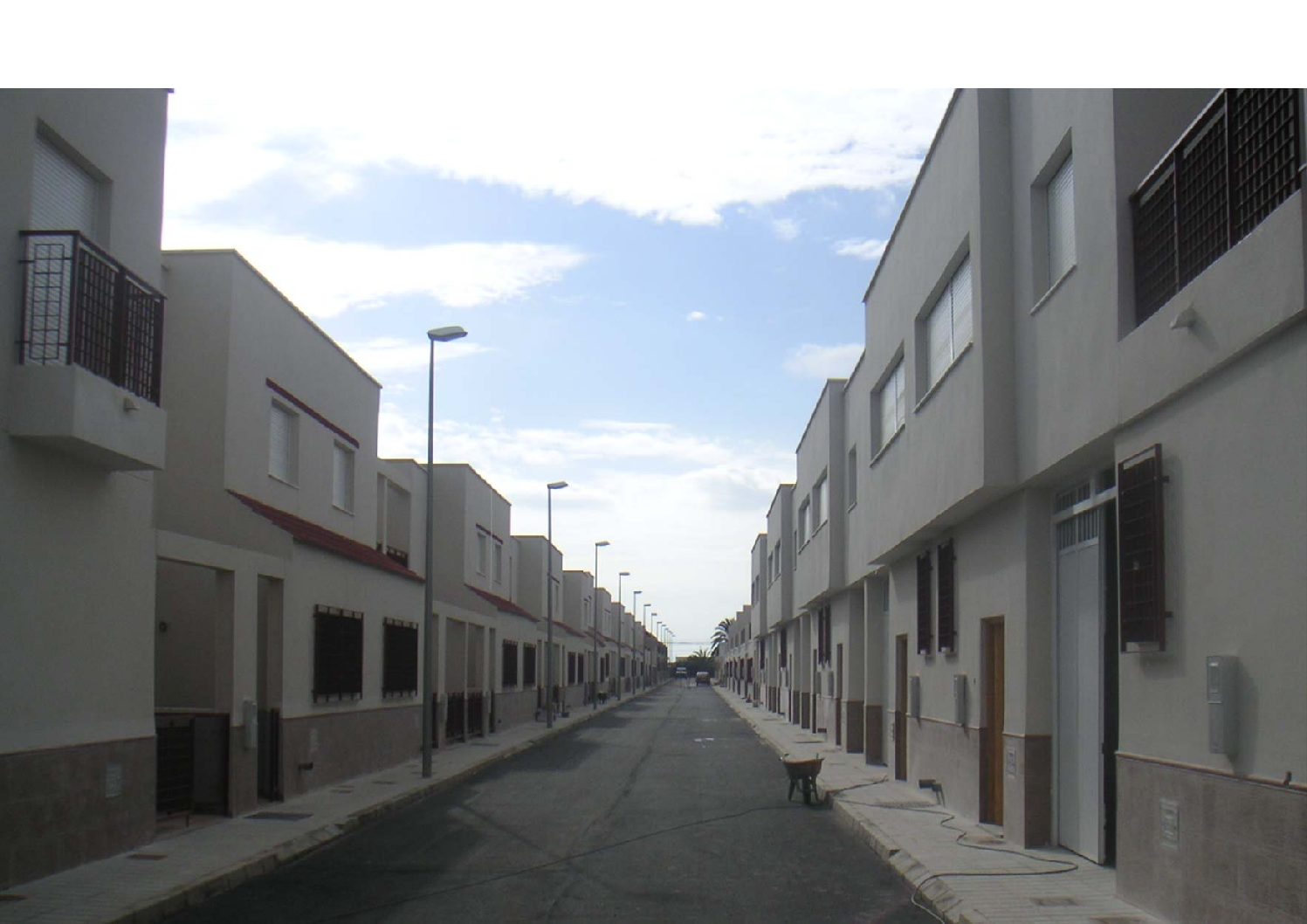 Proyecto y Dirección de Obra de 34 VPO en San Isidro, Níjar. Almería. 2010.
