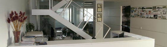 Mención Premio Arco 2002-03 por adaptación de dos viviendas a estudio de Arquitectura.